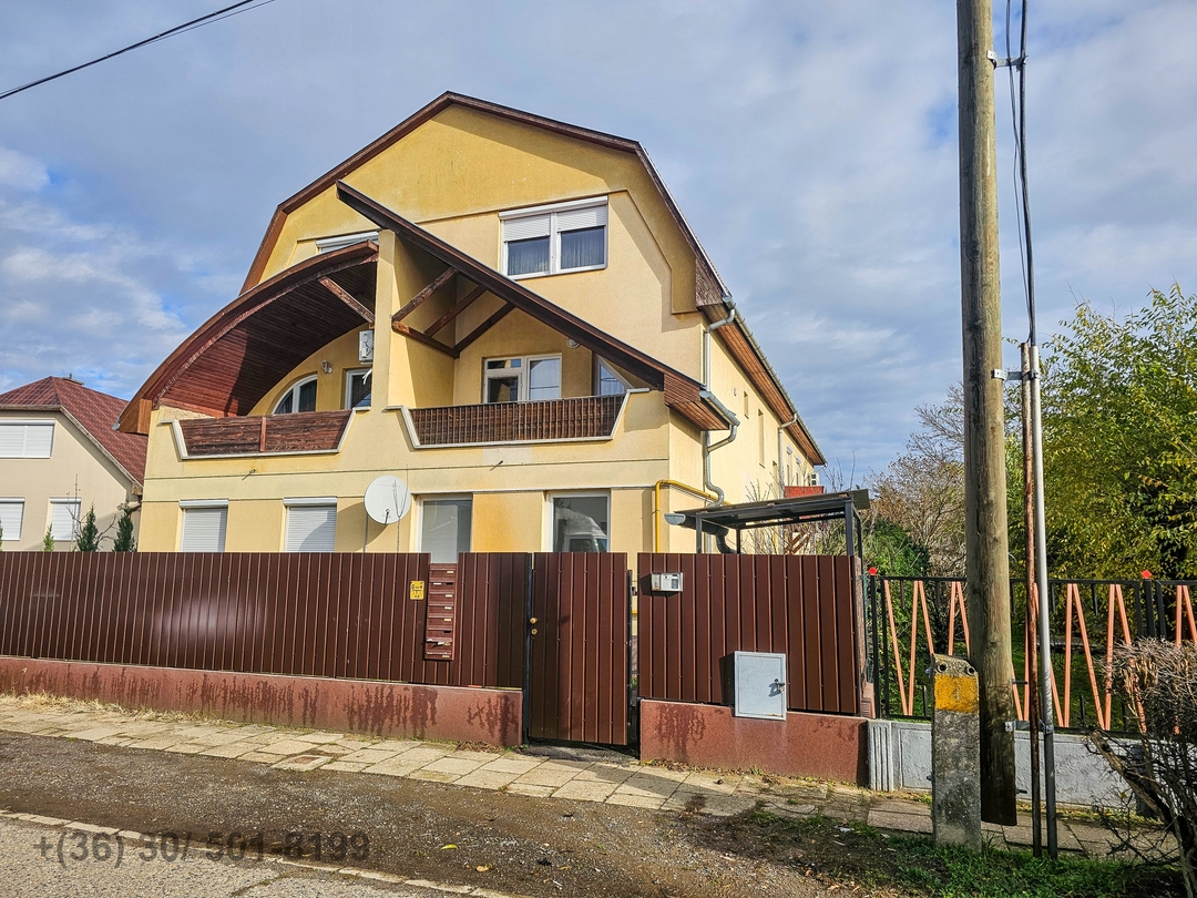 Debrecenben, a Csapókertben, 55 m2-es, hitelezhető, földszintes, téglalakás eladó